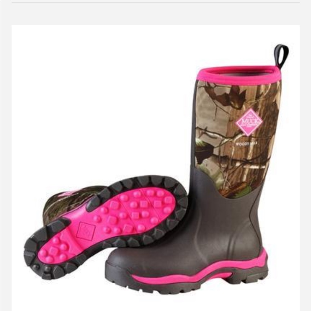 ISO THESE MUCK BOOTS
